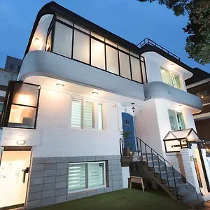 Mono House Hongdae 首爾
